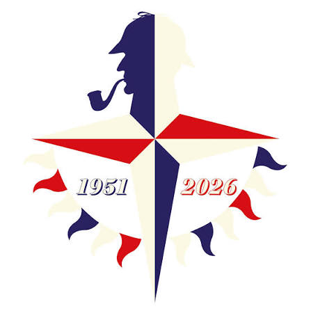 Logo représentant un profil avec une pipe, divisé en sections aux couleurs bleu, blanc et rouge, avec les années 1951 et 2026.